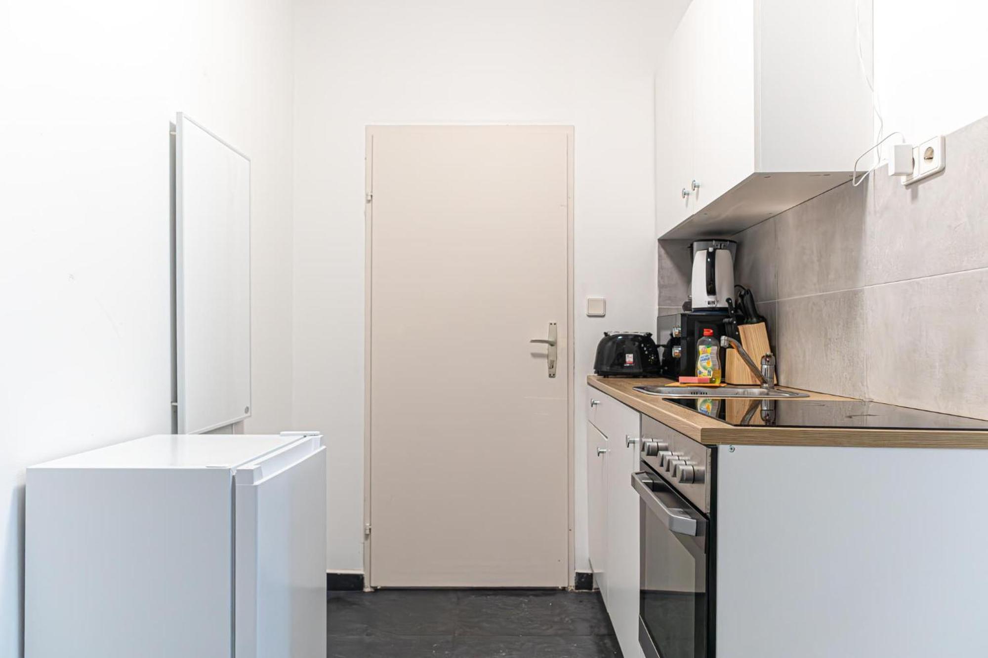 Comfortable Living: 1br W/ Private Garden Appartement