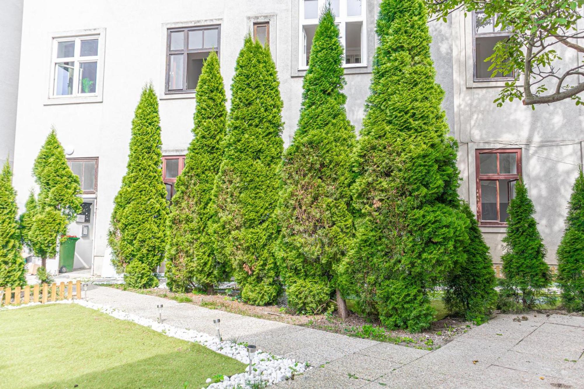 Comfortable Living: 1br W/ Private Garden Appartement